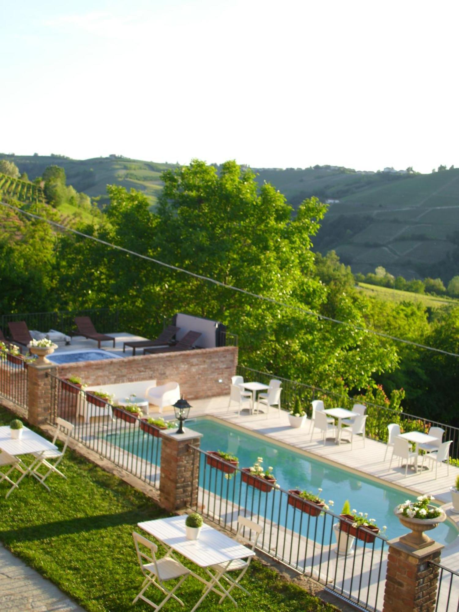 Villa Locanda San Giorgio à Neviglie Extérieur photo