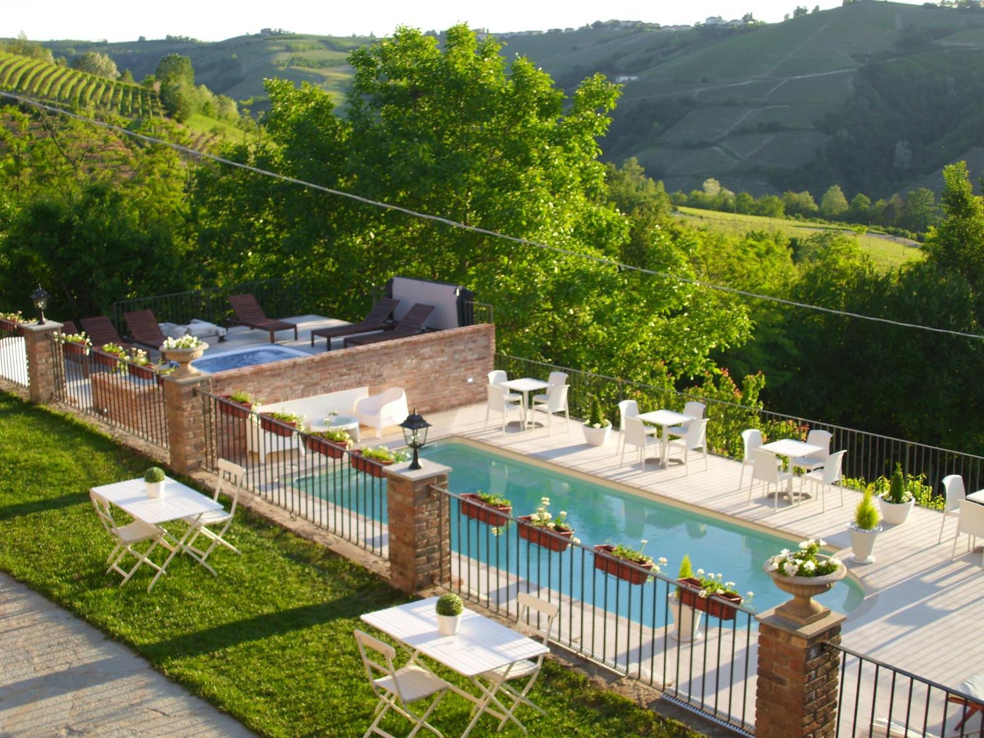 Villa Locanda San Giorgio à Neviglie Extérieur photo