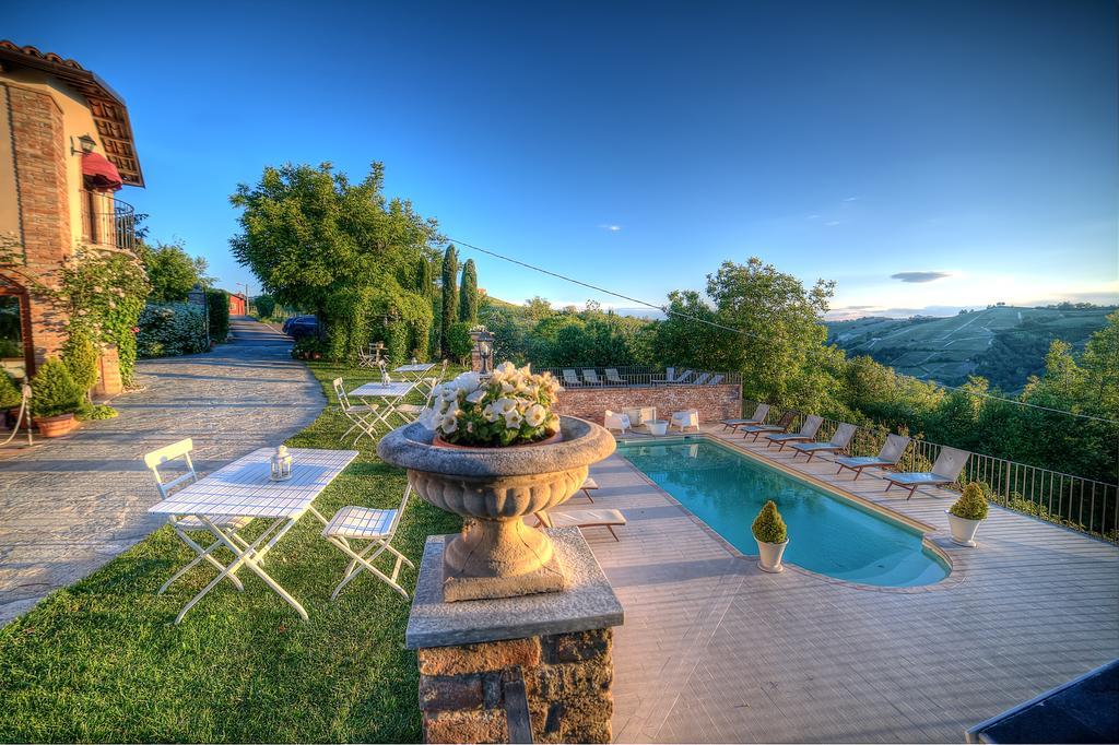 Villa Locanda San Giorgio à Neviglie Extérieur photo