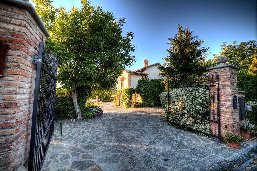 Villa Locanda San Giorgio à Neviglie Extérieur photo